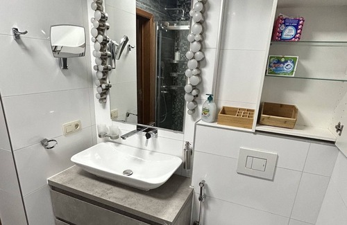 Sint-Jans-Molenbeek Apartment | Un Duplex Chic Pour une Expérience Unique Près de la Basilique