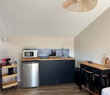 Saint-Aquilin-de-Pacy Apartment | Un nid en ville - Studio centrale, cosy et calme