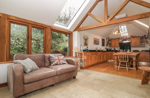 Blandford Forum House | UNDER ACRE COTTAGE, family friendly in Winterborne Whitechurch