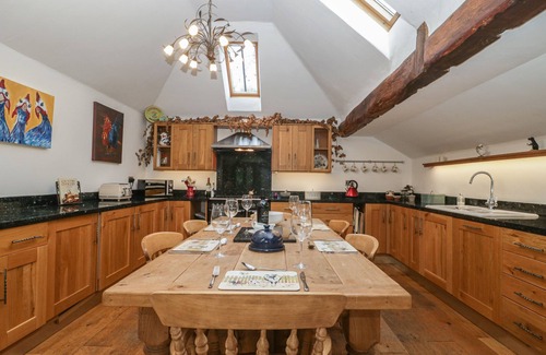 Blandford Forum House | UNDER ACRE COTTAGE, family friendly in Winterborne Whitechurch