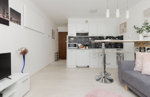 Saska Kepa Apartment | Underground Studio Saska by Renters