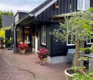 Hollandsche Rading Apartment | Uniek houten huis nabij bos en plassen