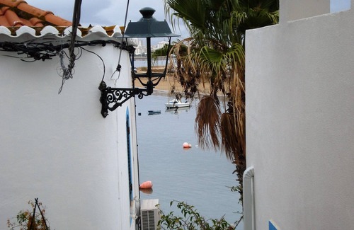 Ferragudo House | Unik strand i charmig fiskeby med stor terrass och 200 m till stranden