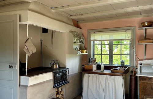 Eskilstuna Municipality Cabin | Unikt Drömboende i Kulturminnesmärkt Kuskbostad Från 1700-talet