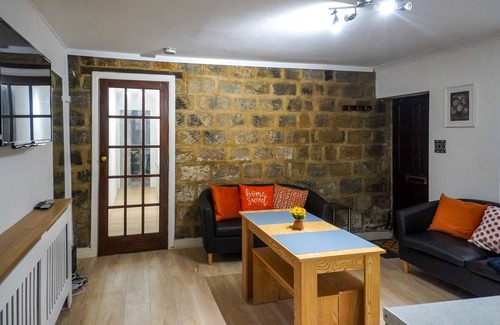 Headingley Apartment | Unique 2-bed Cottage Flat in Headingley, Near Universities and Shops, Ground