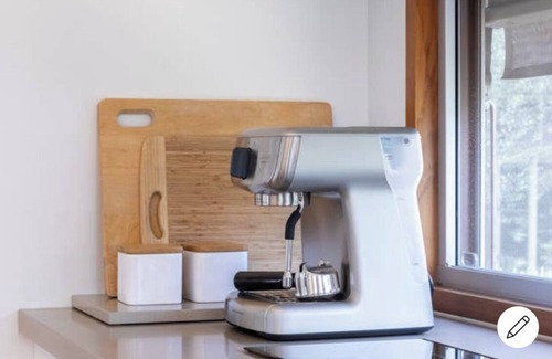 Barwon Heads House | Unique 2 bedroom riverside Boathouse in central Barwon Heads