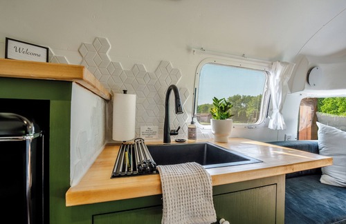 Dundee House | Unique Argosy Airstream Caravan w/hot tub