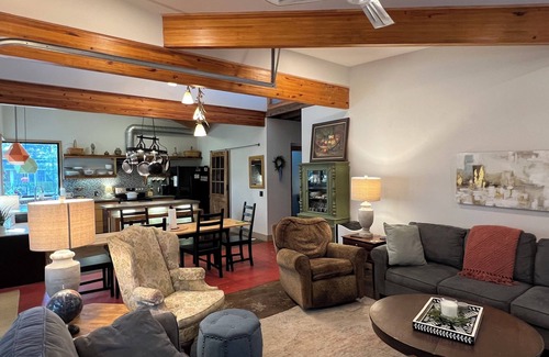 Northport House | Unique Design 8 Minutes from Bryant-Denny!