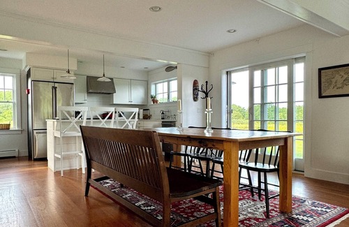 Middletown House | Unique Expansive Property close to Third beach and Sweet Berry Farm