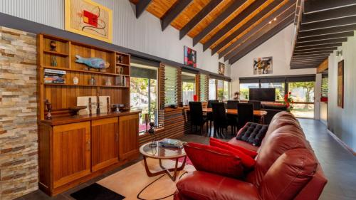 Bongaree House | Unique Getaway 300m To Bribie Foreshore, Bongaree