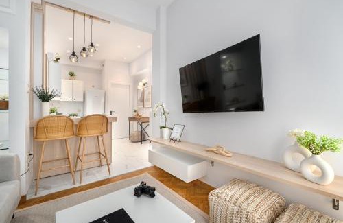 Koukaki Apartment | Unique Koukaki Three Bedroom Suite