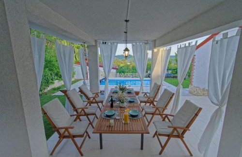 Neoric Apartment | Unique retreat - Apartment Harmony with private pool