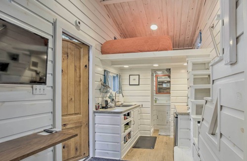 North San Antonio - SAT Apartment | Unique Stay: 'tiny Everest' San Antonio Home!