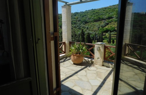 Ormos Korthiou Villa | Unique Stone Farm House with view over the sea!