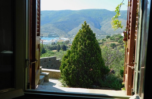 Ormos Korthiou Villa | Unique Stone Farm House with view over the sea!