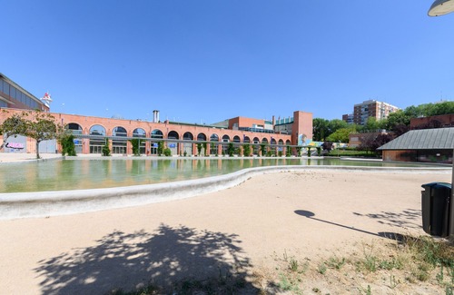 El Pilar Apartment | Unique Style Apartment with Bar-Bar in Madrid