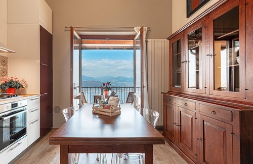 Levo Apartment | Unique view over the Lake, charming house surrounded by nature