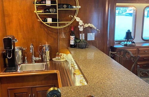 Sitka Boat Rental | Unique yacht with WiFi in Sitka harbor - 3 bedrooms
