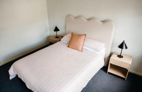 Allenstown Apartment | Unit 1, Rocky CBD