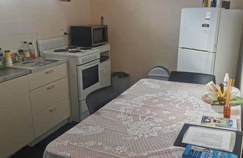 Kimba Apartment | Unit 3 - pet friendly Fully facilitated apartment.