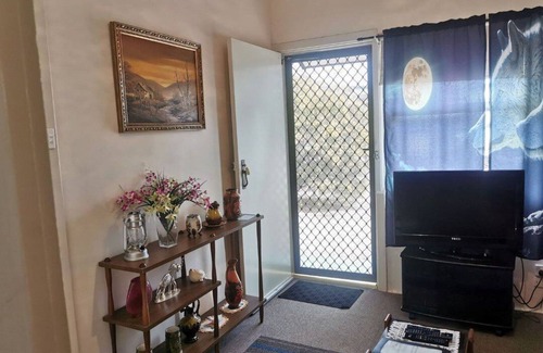 Kimba Apartment | Unit 3 - pet friendly Fully facilitated apartment.