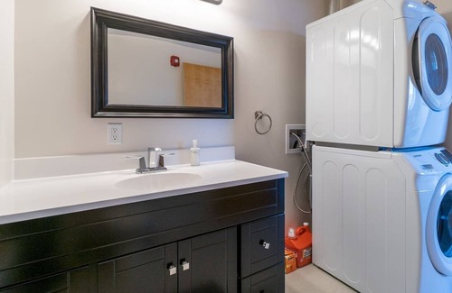 Winnipeg Apartment | UNIT FIVE Executive Stay Fully Furnished One Bedroom Condo