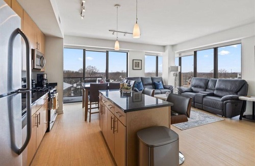 Evanston Apartment | "Unity of Evanston" 3 BDR+2BA ModernLuxe High Rise