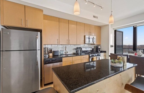 Evanston Apartment | "Unity of Evanston" 3 BDR+2BA ModernLuxe High Rise