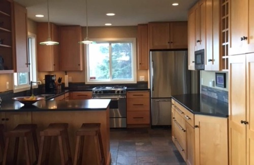 Beaver Bay House | Unparalleled 180-degree Views of Lake Superior, 400 feet above the water!