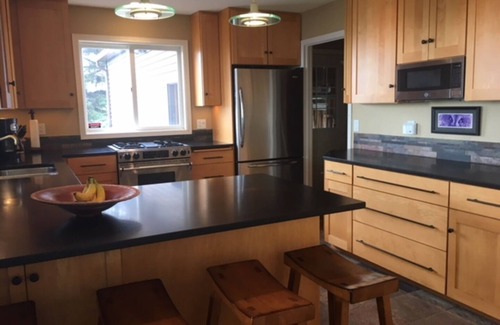 Beaver Bay House | Unparalleled 180-degree Views of Lake Superior, 400 feet above the water!