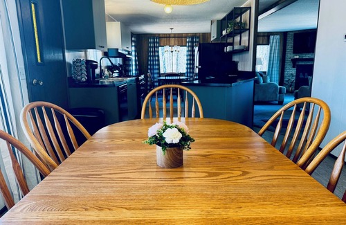 Watertown House | Unplug at this peaceful cottage in the woods!