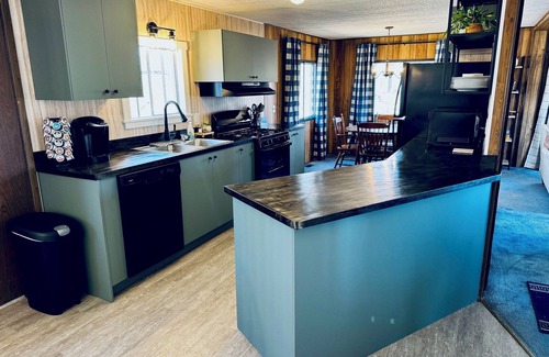 Watertown House | Unplug at this peaceful cottage in the woods!