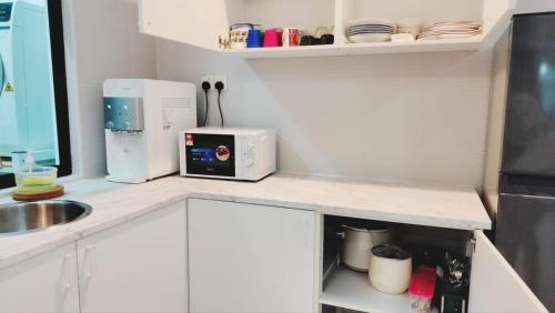 Taman Bukit Mewah Apartment | Up to 6 Pax, Next to Paradigm mall JB with Big Patio & Pool Access