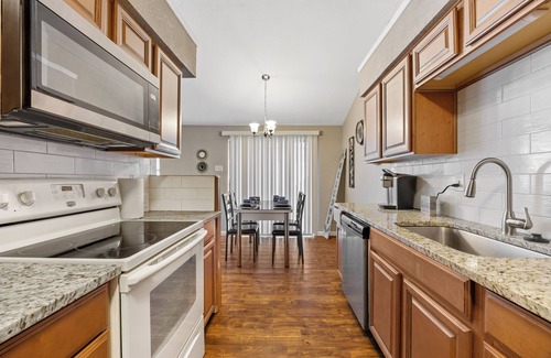 Southwest Carrollton Condo | 🌟Updated 2BED/2BA - small pets ok - FAST WIFI