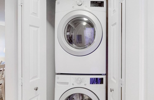 Heron Harbour Isle Condo | Updated Bayfront Condo w/ Canal Views, Balconies, Shared Pools - Walk to Beach