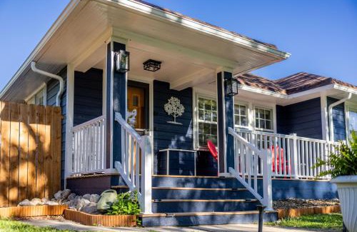 Casper House | Updated Central Cottage