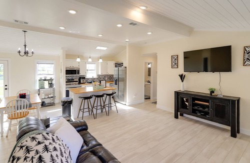 Comanche House | Updated Comanche Home w/Country Views!