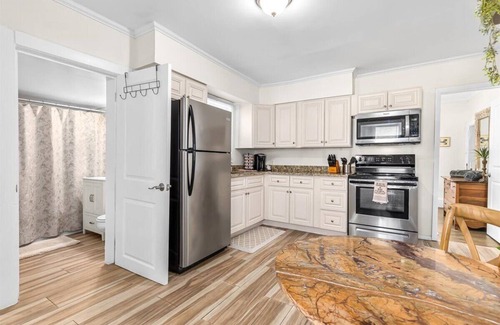 Fenton House | Updated Downtown Fenton 2 Bedroom Unit- Close to lakes, Walk Downtown!