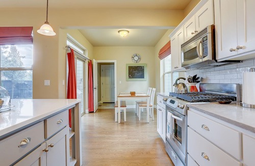 Southwest Bend House | Updated w/AC, Close to Old Mill & River Trail, Peaceful