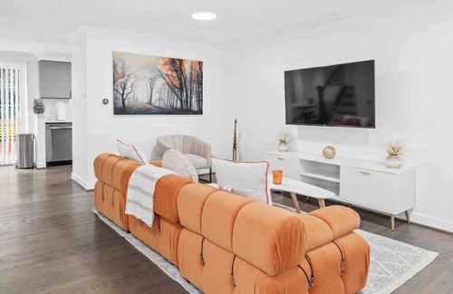 Centreville House | Upgraded 4BDR+3LVL Townhouse, Close to IAD Airport