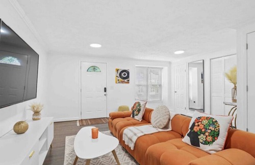 Centreville House | Upgraded 4BDR+3LVL Townhouse, Close to IAD Airport