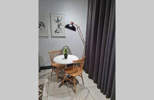 Menlo Park Apartment | Upmarket one-bedroom apartment at Menlo Park