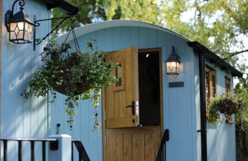Cyfronydd House | Upper Gelli Luxury Holiday Lodge, Converted Dairy & Cosy Shepherds Huts