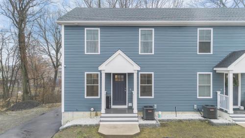 Bridgeport Apartment | Upscale 4BR Retreat at the Reservoir!