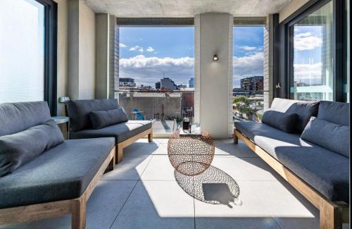 Collingwood Apartment | Upscale Collingwood Retreat - High-End Apartment with Car Park