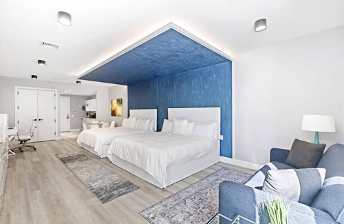 Mott Haven Hotel | Upscale Double King Suite| Fitness Center | Mott Haven