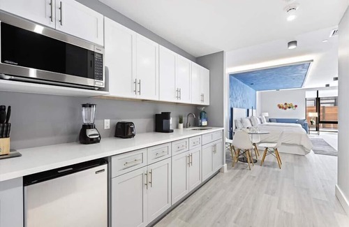 Mott Haven Hotel | Upscale Double King Suite| Fitness Center | Mott Haven