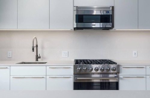 Berkeley House | Upscale Flat W Balcony & Roof Top Patio