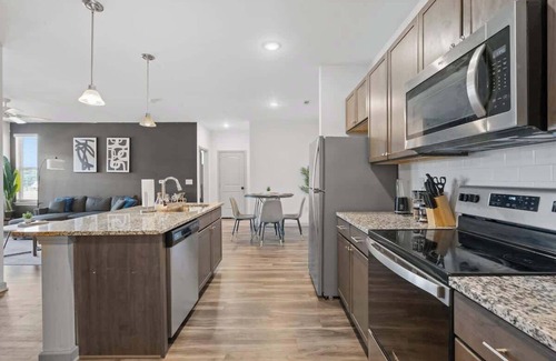 Charlotte Apartment | Upscale King 2BR Suite Mins to Uptown Charlotte!