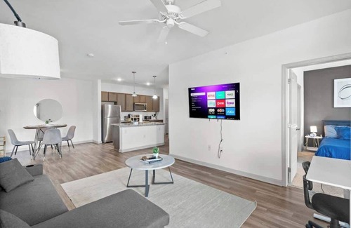 Charlotte Apartment | Upscale King 2BR Suite Mins to Uptown Charlotte!